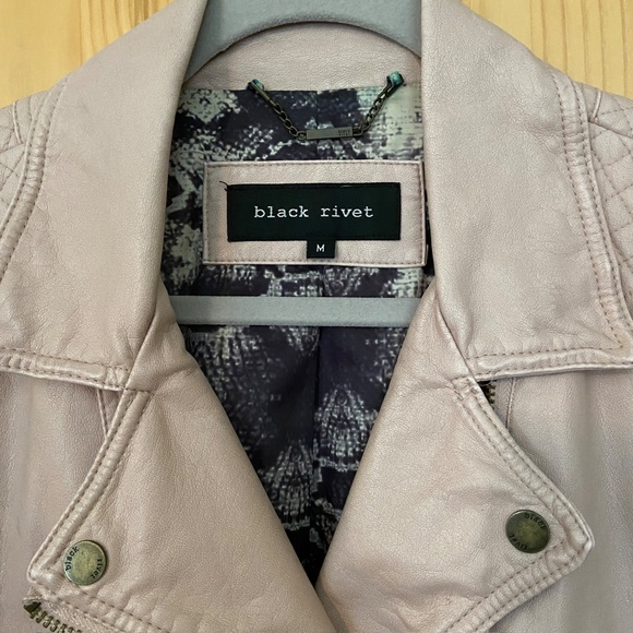 Black Rivet pleather biker jacket in subtle blush pink - Picture 2 of 8